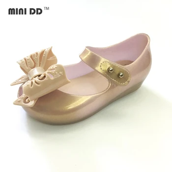 In 2021 Nové Letné krásne vyrezávané bowknot detské sandále na Suchý zips, duté mäkké priedušné pohodlné dievčenské sandále DD013