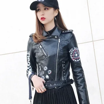 2021 Nové Jeseň Ženy Ženy Nity Listov Tlač Motocykel Kožené Krátke Street Style Kabát Faux Kožené Sako Punk Outwear