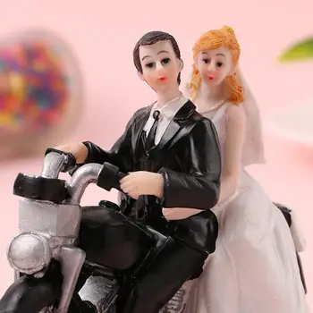 Móda Tortu Vňaťou Nevesta Ženícha na Motocykli Živice Figúrka Svadobné Ozdoby