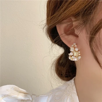 MENGJIQIAO kórejský Elegant Pearl Jemné Shell Kvet Hoop Náušnice Pre Ženy, Dámska Móda Drahokamu Boucle D'oreille Šperky