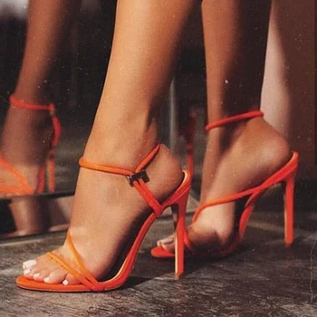 2021 Kríž Popruh dámske Sandále S Kovovou Prackou Dekorácie Kolo Prst Ultra-jemné Vysoké podpätky Sandále Candy Farby dámske Topánky