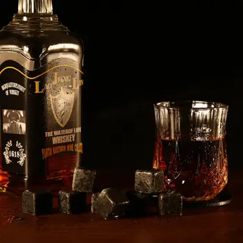 Whisky Kamene a Whisky Skla, Darčekový Box Set - 8 Žula Chladenie Whisky Kamene + 2 Poháre v Drevenej Krabici - Najlepší Darček pre Muža Fa