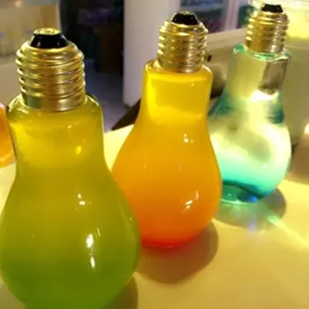 Nové Vysoko kvalitné Inovatívne Žiarovky Ovocné Šťavy Prenosné Fľaše Roztomilý Odšťavovač Mlieko Fľaša na Vodu farebné Nápoje-výrobky na darček