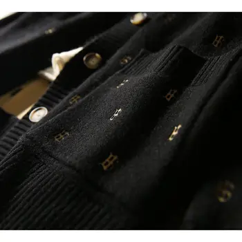 Jesenné a zimné nový štýl má hrúbku a verziu, ale tiež ukazuje, tenké čierne žakárové pletenie cardigan sveter pre ženy