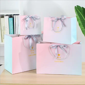 Vysoko Kvalitné Farebné Papierové Darčekové tašky Kraft Papier Candy Box s Rukoväťou Svadby, Narodeniny, Party Darčekový Balíček