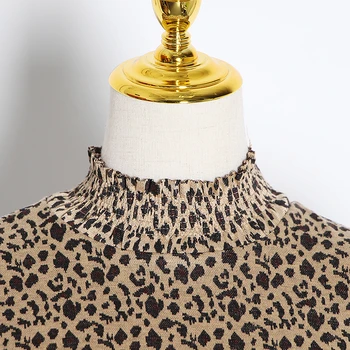 TWOTWINSTYLE Leopard Print T Shirt Pre Ženy Stojí Golier, Krátky Rukáv Slim Topy Žena 2020 Módne Oblečenie 2020 Príliv Lete
