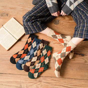 Vysoká kvalita Jesenné a zimné nové ženské ponožky teplé vlny bavlnené ponožky malý strom dámske ponožky japonskej módy zábavné ponožky