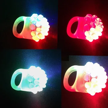 100PC Žiariace Jahoda Krúžky Svetlo LED Žiarivky Krúžok Prst Svetlo Jelly Hrboľaté Krúžky Blikajúce LED Bublina Rave Party