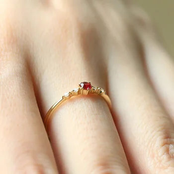 Horúca novinka 18K Zlata Qilimigu Á ruby krúžok žien Európskych a Amerických módnych zapojenie strana diamantový prsteň